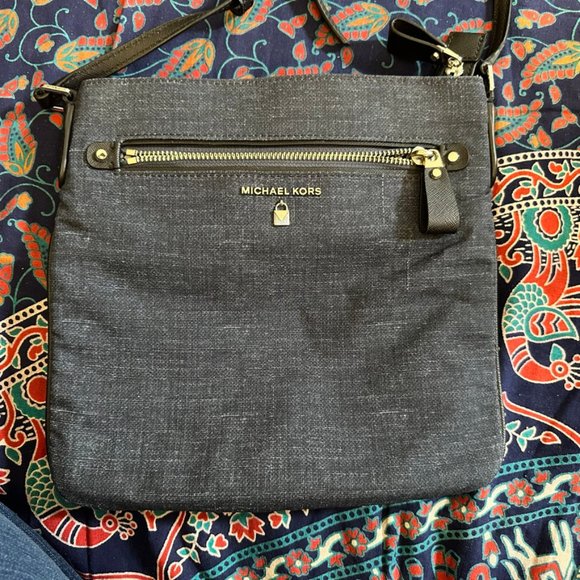 Michael Kors Jet Set Crossbody Flat Charm - Picture 1 of 10